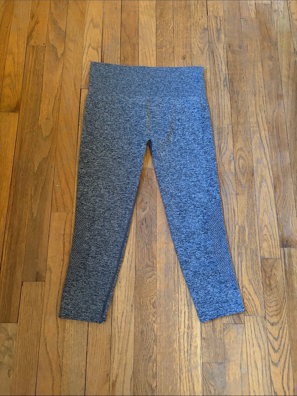NWOT JoyLab Heather Gray Compression Workout Capri Pants Size L Runs Small